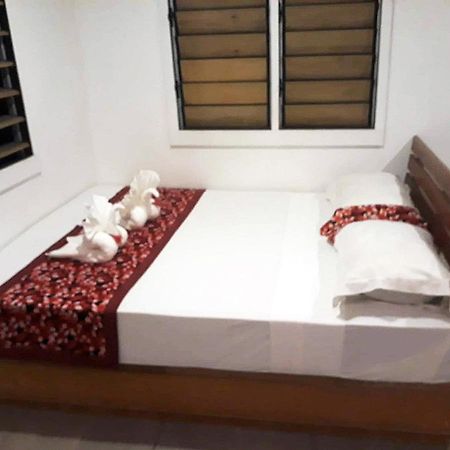 Ratu Kini Backpackers And Dive Resort Đảo Đảo Mana Island Ngoại thất bức ảnh