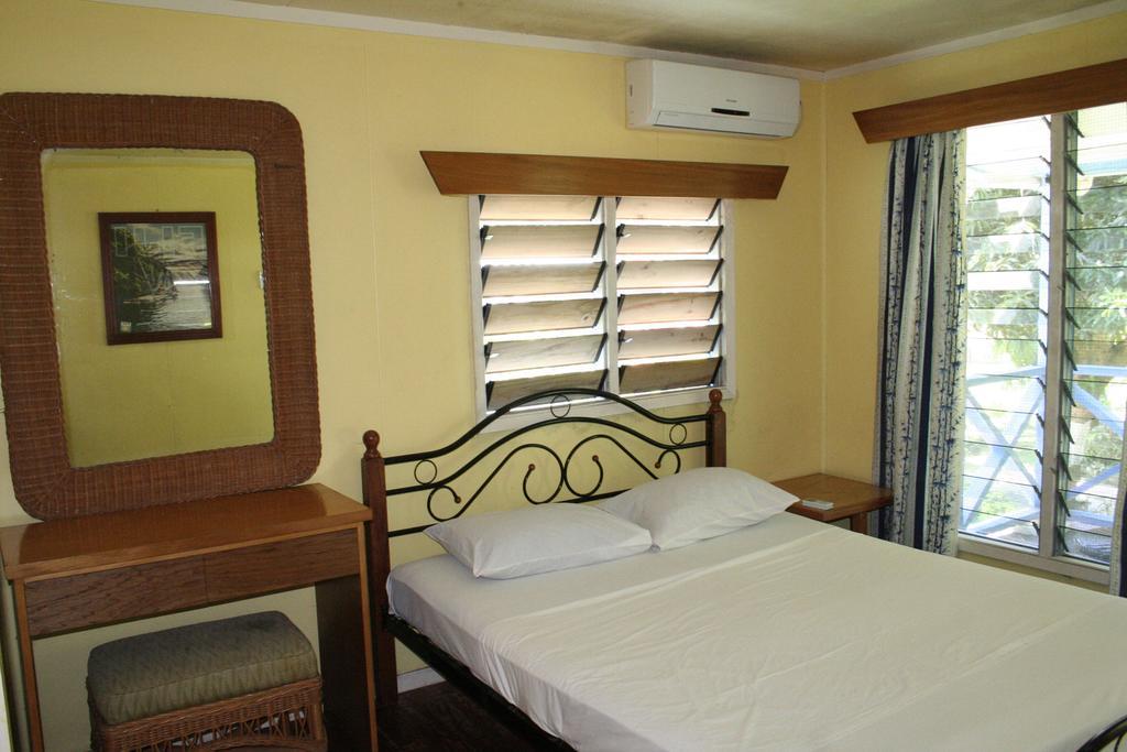 Ratu Kini Backpackers And Dive Resort Đảo Đảo Mana Island Phòng bức ảnh