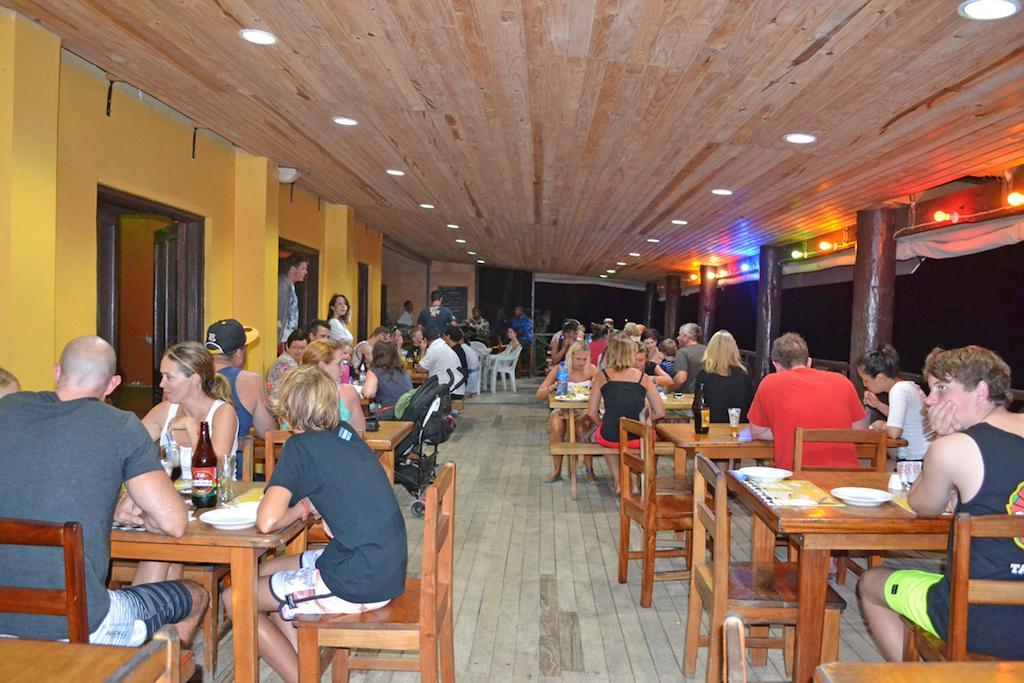 Ratu Kini Backpackers And Dive Resort Đảo Đảo Mana Island Ngoại thất bức ảnh