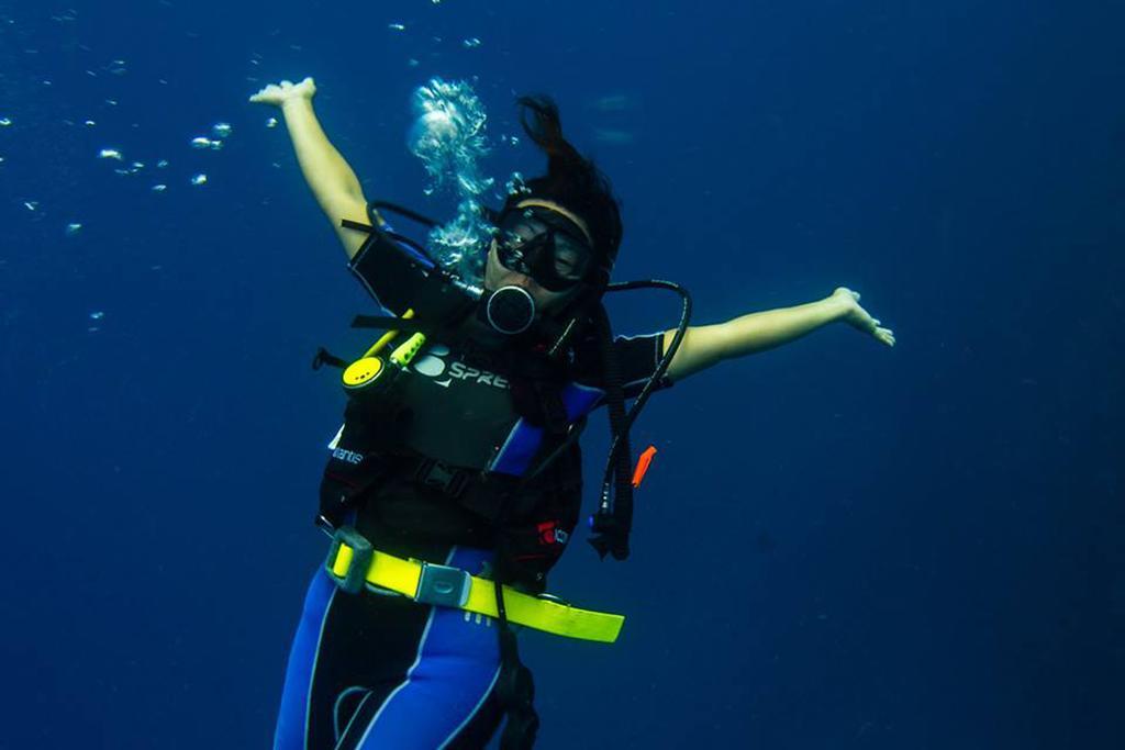 Ratu Kini Backpackers And Dive Resort Đảo Đảo Mana Island Ngoại thất bức ảnh