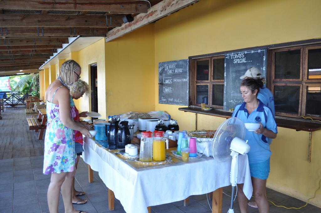 Ratu Kini Backpackers And Dive Resort Đảo Đảo Mana Island Ngoại thất bức ảnh