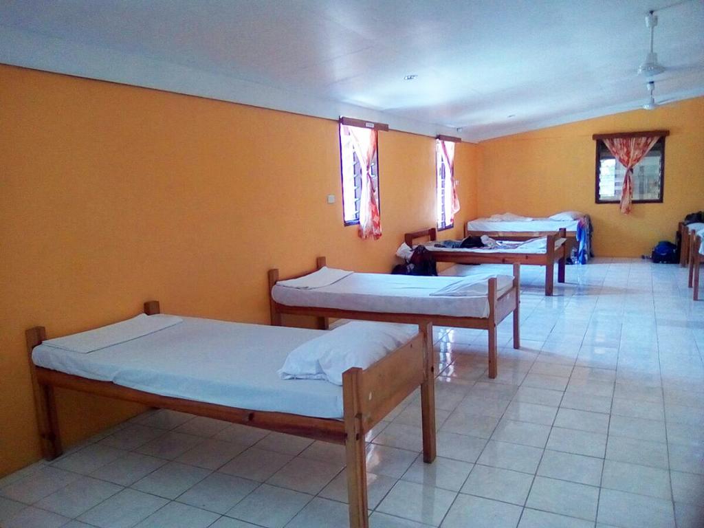 Ratu Kini Backpackers And Dive Resort Đảo Đảo Mana Island Ngoại thất bức ảnh