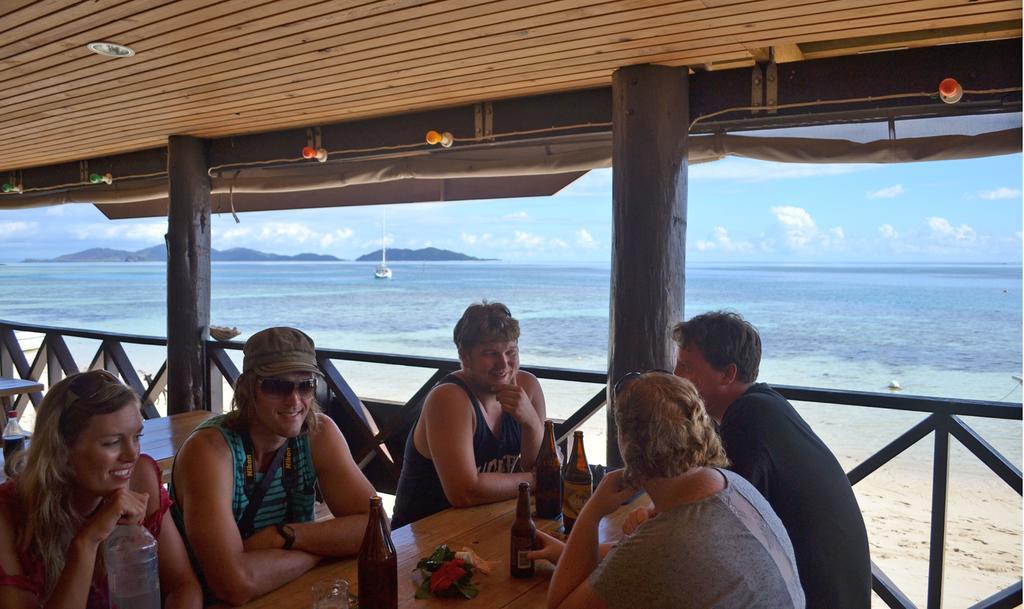 Ratu Kini Backpackers And Dive Resort Đảo Đảo Mana Island Ngoại thất bức ảnh