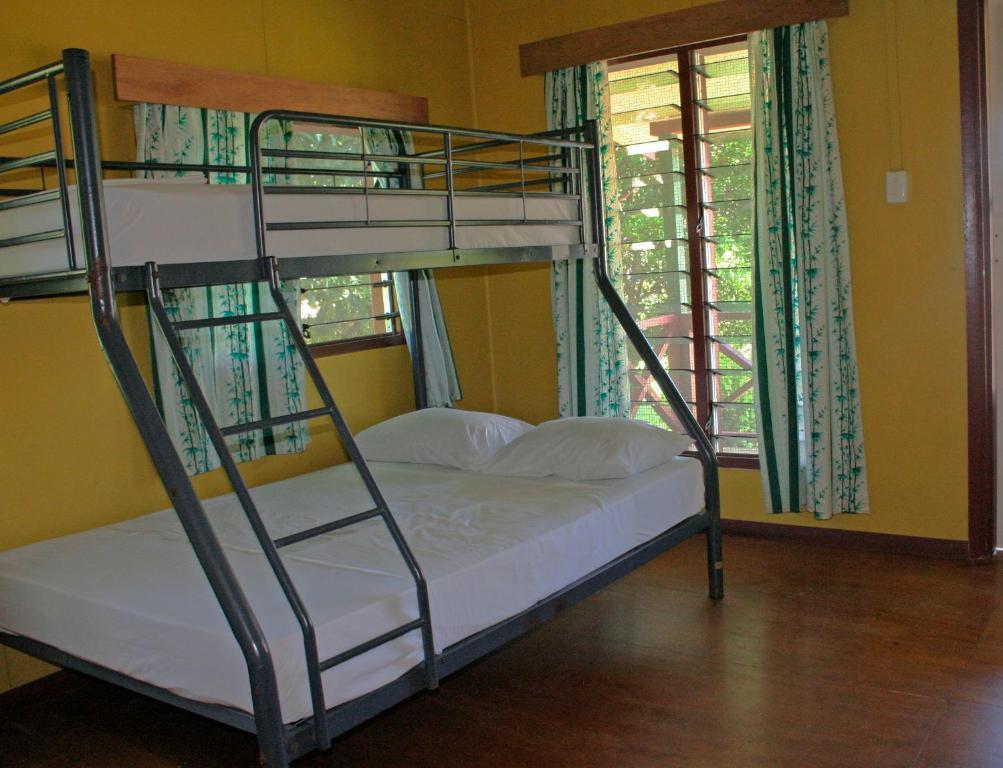 Ratu Kini Backpackers And Dive Resort Đảo Đảo Mana Island Phòng bức ảnh