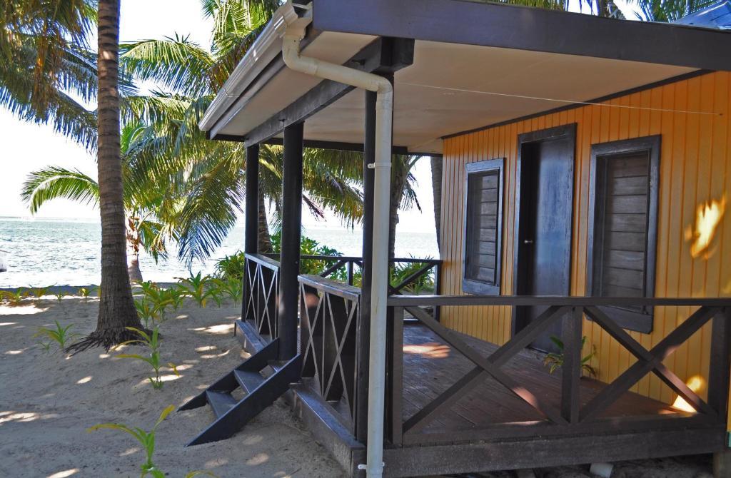 Ratu Kini Backpackers And Dive Resort Đảo Đảo Mana Island Phòng bức ảnh