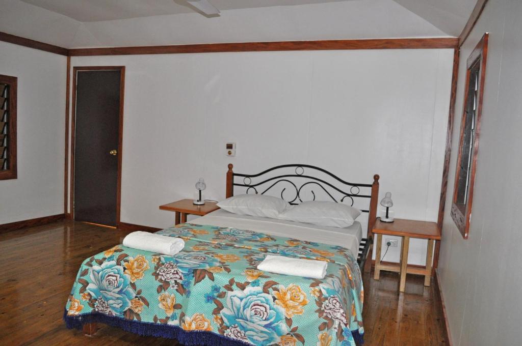 Ratu Kini Backpackers And Dive Resort Đảo Đảo Mana Island Ngoại thất bức ảnh